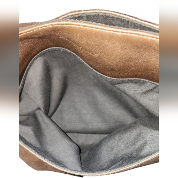 Vintage Eddie Bauer Messenger Bag. 100 % authentic leather. - Picture 2 of 15